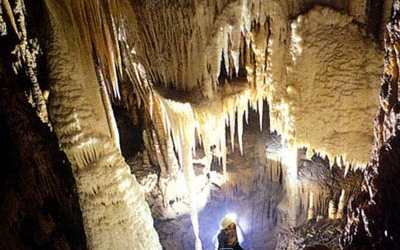 Pestera Piatra Altarului, un paradis geologic exceptional