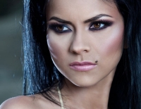 Inna: N-as putea pleca intr-o vacanta fara catelusul meu, Bobo, telefon si iPod Inna: N-as putea pleca intr-o vacanta fara catelusul meu, Bobo, telefon si iPod